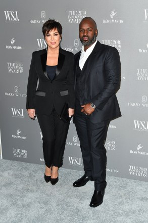 Kris Jenner dan Corey Gamble 9th Annual WSJ.  Penghargaan Majalah Inovator, Kedatangan, Museum Seni Modern, New York, AS - 06 Nov 2019