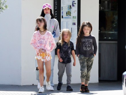 Malibu, CA - *EXCLUSIVE* - Actress Meghan Fox can't help but smile as she spends time with her three children after going on tour with fiance Machine Gun Kelly.  Meghan was casually dressed and took her 3 kids for ice cream in Malibu.  Pictured: Meghan Fox BACKGRID USA 29 MARCH 2022 USA: +1 310 798 9111 / usasales@backgrid.com UK: +44 208 344 2007 / uksales@backgrid.com *UK Customers - Please pixelate images containing children publication*