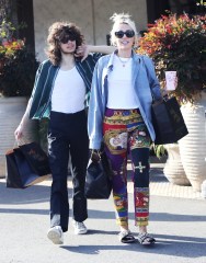 Malibu, CA  - *EXCLUSIVE*  - Miley Cyrus and her boyfriend Maxx Morando enjoy brunch with their friends in Malibu.

Pictured: Miley Cyrus

BACKGRID USA 27 NOVEMBER 2022 

BYLINE MUST READ: RMBI / BACKGRID

USA: +1 310 798 9111 / usasales@backgrid.com

UK: +44 208 344 2007 / uksales@backgrid.com

*UK Clients - Pictures Containing Children
Please Pixelate Face Prior To Publication*