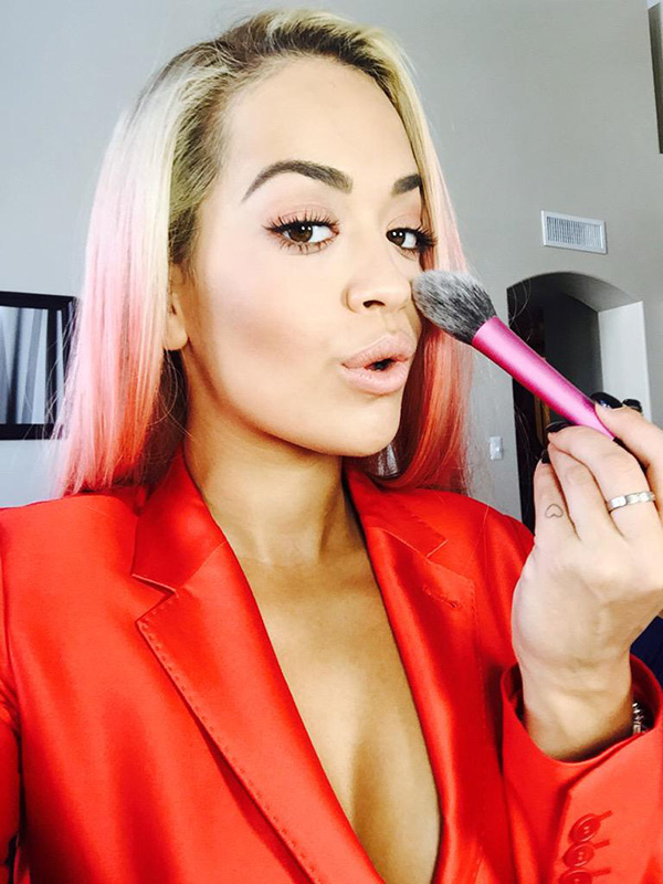 [PICS] Rita Ora's Hair At The Teen Choice Awards — Rocks Long, Pink