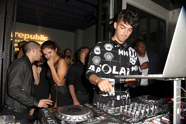 selena-gomez-nick-jonas-mtv-vmas-2015-video-music-awards-after-party