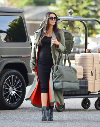 EXCLUSIVE: Shay Mitchell flaunts her growing baby bump on set whilst shooting a campaign for her new travel brand 'Bei's. 28 Jul 2019 Pictured: Shay Mitchell. Photo credit: MEGA TheMegaAgency.com +1 888 505 6342 (Mega Agency TagID: MEGA475005_033.jpg) [Photo via Mega Agency]