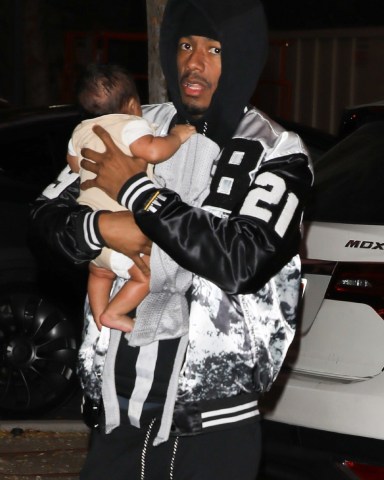 *EXCLUSIVE* Thousand Oaks, CA  - Rapper and actor Nick Canon is seen with his new baby at his child's basketball game  in Thousand Oaks after announcing baby number 12 is on the way!Pictured: Nick CanonBACKGRID USA 4 NOVEMBER 2022 USA: +1 310 798 9111 / usasales@backgrid.comUK: +44 208 344 2007 / uksales@backgrid.com*UK Clients - Pictures Containing ChildrenPlease Pixelate Face Prior To Publication*