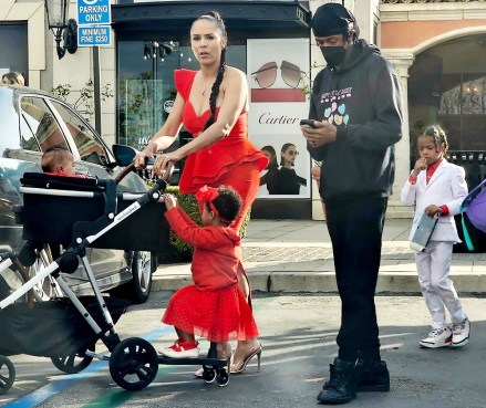 Calabasas, CA - *EXCLUSIVE* - Nick Cannon takes baby mama Brie Tiesi and their babies out for Valentine's Day in Calabasas. Photo: Nick Cannon, Brie Tiesi BACKGRID USA February 14, 2023 BYLINE MUST READ: IXOLA/BACKGRID USA: +1 310 798 9111 / usasales@backgrid.com UK: +44 208 344 2007 / uksales@backgrid.com  *UK customers - Images with children please Pixelate their faces before publishing*
