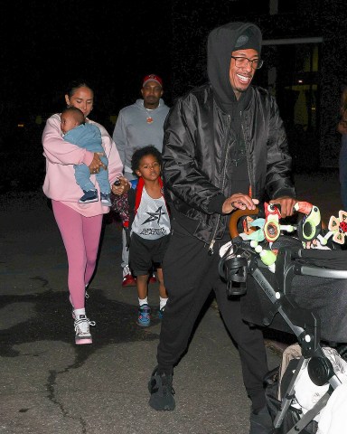 Los Angeles, CA  - *EXCLUSIVE*  - Super Dad of 12, Nick Cannon is seen rolling a double stroller while leaving his son's basketball game in Los Angeles.Pictured: Nick CannonBACKGRID USA 6 JANUARY 2023 USA: +1 310 798 9111 / usasales@backgrid.comUK: +44 208 344 2007 / uksales@backgrid.com*UK Clients - Pictures Containing ChildrenPlease Pixelate Face Prior To Publication*