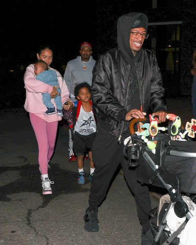 Los Angeles, CA  - *EXCLUSIVE*  - Super Dad of 12, Nick Cannon is seen rolling a double stroller while leaving his son's basketball game in Los Angeles.

Pictured: Nick Cannon

BACKGRID USA 6 JANUARY 2023 

USA: +1 310 798 9111 / usasales@backgrid.com

UK: +44 208 344 2007 / uksales@backgrid.com

*UK Clients - Pictures Containing Children
Please Pixelate Face Prior To Publication*