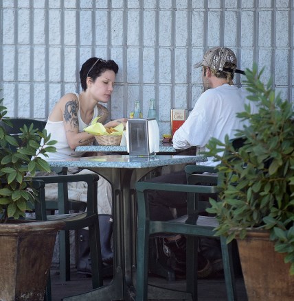 EXCLUSIVE: A make up free Halsey enjoys some tacos with her husband Alev at Tere's Mexican Grill during a studio lunch break in LA. 27 Oct 2022 Pictured: HALSEY. Photo credit: MEGA TheMegaAgency.com +1 888 505 6342 (Mega Agency TagID: MEGA911771_001.jpg) [Photo via Mega Agency]