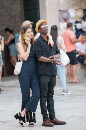 17.07.2022., Dubrovnik - After spending the day on a yacht moored near Lokrum, comedian Chris Rock decided to go for a walk around town with his new girlfriend, actress Lake Bell.  Photo: Grgo Jelavic / PIXSELL Photo: Chris Rock, Lake Bell Ref: SPL5326999 170722 NON-exclusive Photo by: Grgo Jelavic / PIXSELL / SplashNews.com Splash News and Pictures USA: +1 310-525-5808 London: +44 ( 0 ) 20 8126 1009 Berlin: +49 175 3764 166 photodesk@splashnews.com Australian rights, Indonesian rights, India rights, Korean rights, Malaysian rights, Norwegian rights, Singapore rights, Taiwan rights, UK rights, Rights of the United States of America