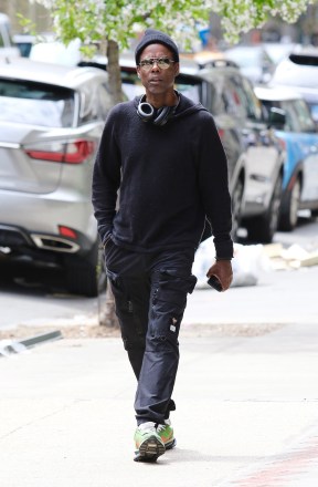 New York City, NY - * EXCLUSIVE * - Chris Rock is spotted on a long morning hike in Manhattan's Soho area after Will Smith was spotted in India for the weekend.  The comedian was seen looking at a salesman's paintings during his long walk while on a break from his stand-up comedy tour.  Photo: Chris Rock BACKGRID USA 24 APRIL 2022 BYLINE MUST READ: BrosNYC / BACKGRID USA: +1 310 798 9111 / usasales@backgrid.com UK: +44 208 344 2007 / uksales @ UK Background Network please * Pictures Containing Clients Children - com.  Pixelate face before publication *