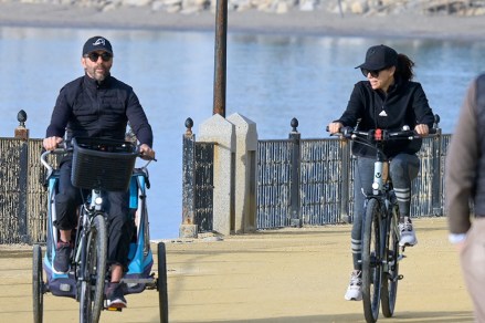 EXCLUSIVE: Eva Longoria enjoys an end-of-year bike ride with her husband José Bastón in Marbella, Spain. December 31, 2022 Pictured: Eva Longoria and her husband. Photo Credit: MEGA TheMegaAgency.com +1 888 505 6342 (Mega Agency TagID: MEGA929437_001.jpg) [Photo via Mega Agency]