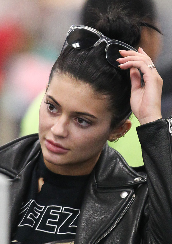 Kylie Jenner Without Makeup — Bare Face At Miami Airport After Art