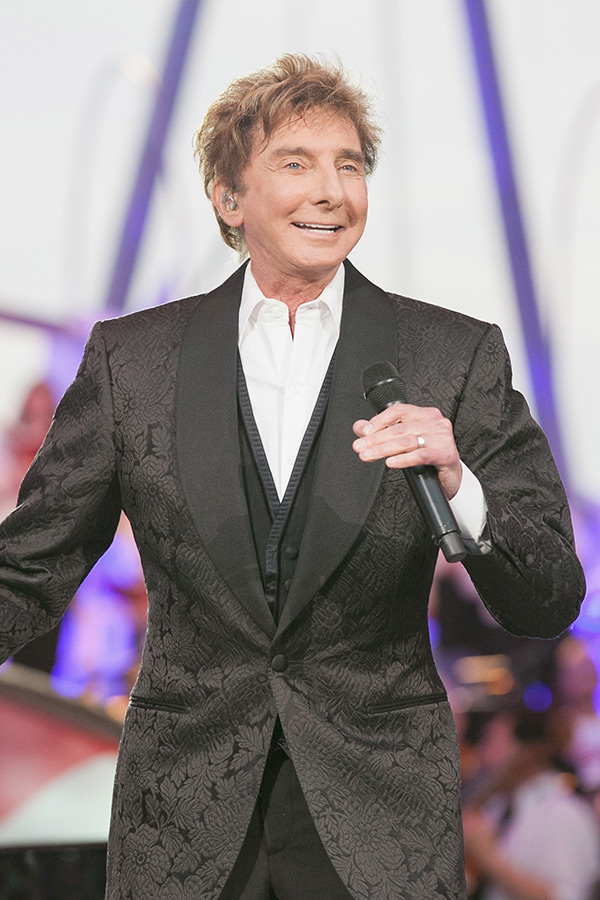 Barry Manilow Hospitalized After Heart Attack Scare The