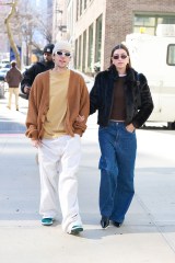 New York City, NY - Justin and Hailey Bieber arrive at Electric Lady Studios after grabbing coffee.Pictured: Justin Bieber, Hailey BieberBACKGRID USA 25 JANUARY 2023 BYLINE MUST READ: T.JACKSON / BACKGRIDUSA: +1 310 798 9111 / usasales@backgrid.comUK: +44 208 344 2007 / uksales@backgrid.com*UK Clients - Pictures Containing ChildrenPlease Pixelate Face Prior To Publication*