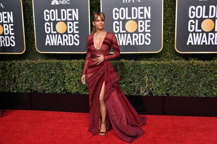 Halle Berry
76th Annual Golden Globe Awards, Arrivals, Los Angeles, USA - 06 Jan 2019
Wearing Zuhair Murad same outfit as catwalk model *9731956bk