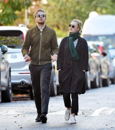 *EXCLUSIVE* London, UNITED KINGDOM - 27-year old, Irish-American actress Saoirse Ronan, winner of the prestigious Golden Globe and Critics' Choice Awards is spotted out with the Scottish Actor and boyfriend Jack Lowden in London.  The pair were seen out for a stroll as they both donned their dark sunglasses from the hazy sunshine as Saoirse looked well wrapped up from the cold, wearing her long black coat and scarf, from a chilly Autumnal day in the capital.  **SHOT ON 03/10/2021** Pictured: Saoirse Ronan - Jack Lowden BACKGRID USA 10 OCTOBER 2021 BYLINE MUST READ: NASH / BACKGRID USA: +1 310 798 9111 / usasales@backgrid.com UK: +44 208 344 2007 / uksales@backgrid.com *UK Clients - Pictures Containing Children Please Pixelate Face Prior To Publication*