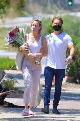 EXCLUSIVE: Brie Larson out with her boyfriend Elijah Allan-Blitz to buy some pretty flowers. The pair were seen stepping out to a local farmer's market where they purchased flowers and a couple of other items. They wore face masks and gloves as they kept a safe distance from other people at the market. Brie was once again in a pair of pink slippers however this time they were a fuzzy pair. 26 Apr 2020 Pictured: Brie larson and Elijah Allan-Blitz. Photo credit: Snorlax / MEGA TheMegaAgency.com +1 888 505 6342 (Mega Agency TagID: MEGA653512_002.jpg) [Photo via Mega Agency]