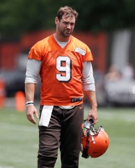 Cleveland Browns quarterback Drew Stanton takes a break during practice at the NFL football team's training camp facility, in Berea, Ohio
Browns Football, Berea, USA - 13 Jun 2018