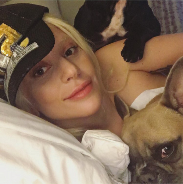 [pic] Lady Gaga’s Topless Selfie Her Sexy Photo Before Super Bowl