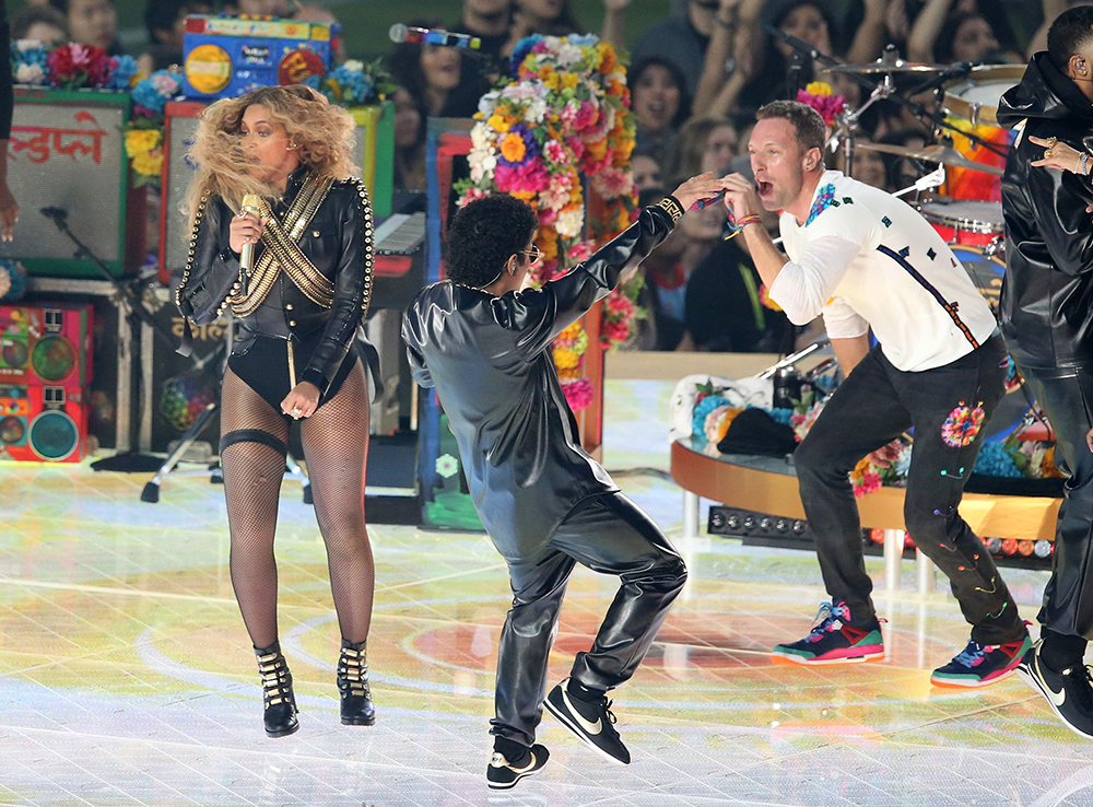 Beyonce, Bruno Mars and Chris Martin
NFL 2015/16 Superbowl 50 Denver Broncos v Carolina Panthers Levi's Stadium, Santa Clara, America - 07 Feb 2016
NFL Super Bowl 50 Denver Broncos beat the Carolina Panthers. Coldplay with lead singer Chris Martin perform at half time with Beyonce Knowles and Bruno Mars.