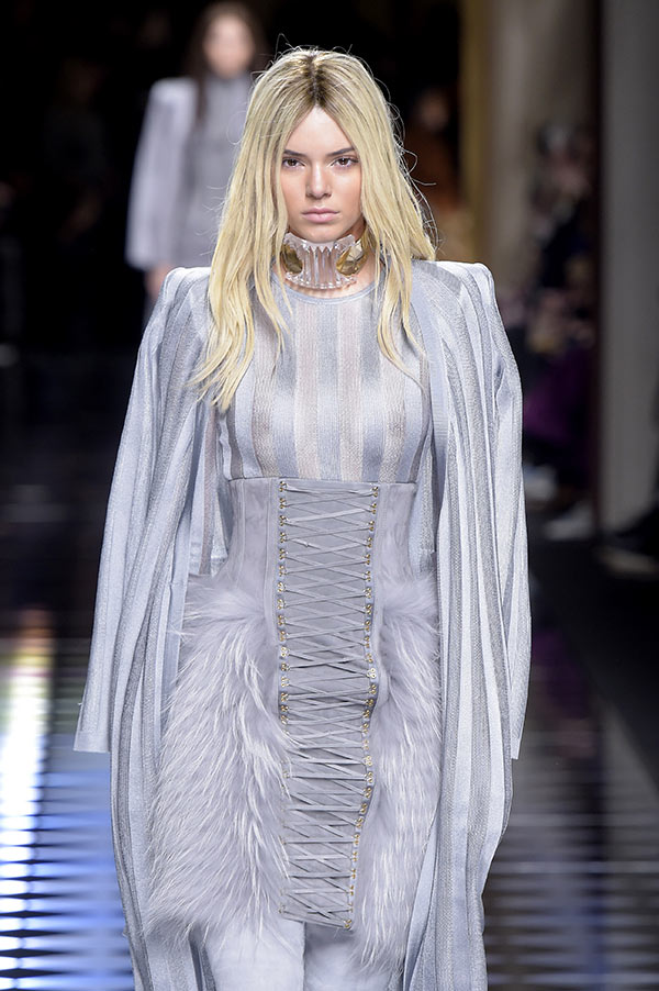 [PIC] Kendall Jenner’s Nipples In Balmain Show — Model Flashes Boobs On ...