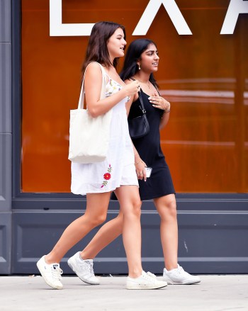 Suri Cruise heads to lunch with a friend in New York CityPictured: Suri CruiseRef: SPL5330873 050822 NON-EXCLUSIVEPicture by: Robert O'Neil / SplashNews.comSplash News and PicturesUSA: +1 310-525-5808London: +44 (0)20 8126 1009Berlin: +49 175 3764 166photodesk@splashnews.comWorld Rights