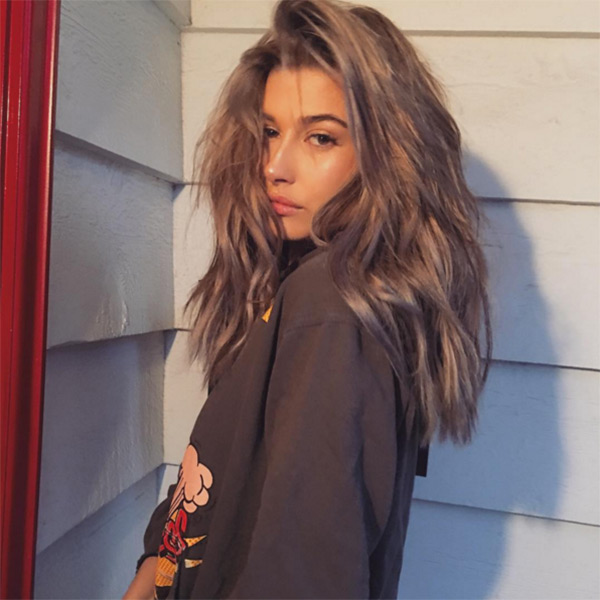 Hailey Baldwin’s Grey Hair — See The Model’s New Look For Coachella ...
