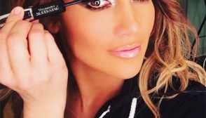 Jennifer Lopez Mascara