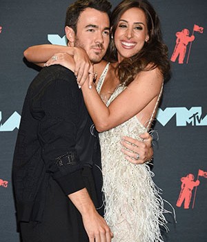 Kevin Jonas, Danielle Deleasa