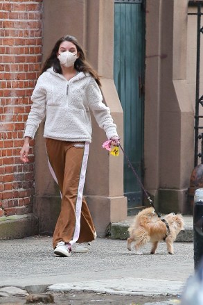 New York, NY - *EXCLUSIVE* - There's nothing nicer than taking your adorable pup for a nice walk around the New York City neighborhoods, and Suri Cruise knows it!  Pictured here with her pooch on a morning walk in the Big Apple.  Pictured: Suri Cruise BACKGRID USA 19 MARCH 2022 BYLINE MUST READ: Ulices Ramales / BACKGRID USA: +1 310 798 9111 / usasales@backgrid.com UK: +44 208 344 2007 / uksales@backgrid.com *UK Customers - Images containing children Please rasterize face before posting*