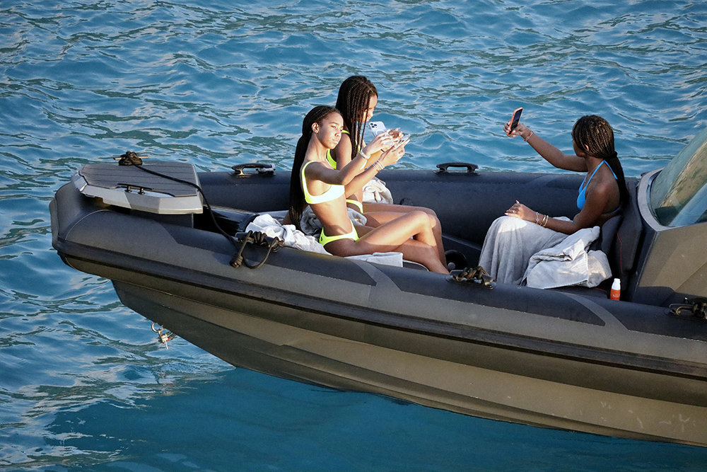 EXCLUSIVE: Diddy seen enjoying the sun with family while on vacation aboard a luxury yacht in St. Barthélemy. January 03, 2023 Pictured: twins Jessie and D'Li. Photo credit: Spread Pictures/MEGA TheMegaAgency.com +1 888 505 6342 (Mega Agency TagID: MEGA929981_019.jpg) (Photo via Mega Agency)