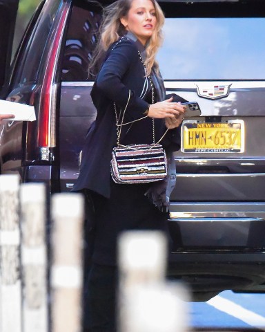 New York, NY  - *EXCLUSIVE*  - Pregnant actress Blake Lively is spotted out and about in Manhattan. Blake is expecting her fourth child with husband Ryan Reynolds.

Pictured: Blake Lively

BACKGRID USA 5 NOVEMBER 2022 

USA: +1 310 798 9111 / usasales@backgrid.com

UK: +44 208 344 2007 / uksales@backgrid.com

*UK Clients - Pictures Containing Children
Please Pixelate Face Prior To Publication*