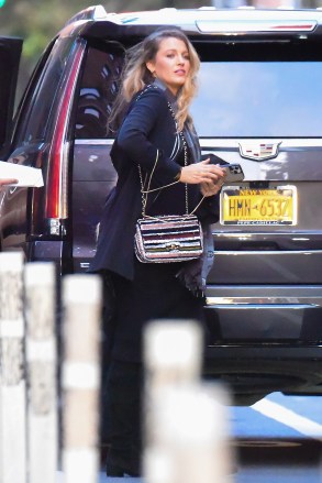 New York, NY - *EXCLUSIVE* - Pregnant actress Blake Lively was spotted in Manhattan.  Blake is expecting her fourth child with husband Ryan Reynolds.  Pictured: Blake Lively BACKGRID USA 5 NOVEMBER 2022 USA: +1 310 798 9111 / usasales@backgrid.com UK: +44 208 344 2007 / uksales@backgrid.com *UK Clients - Images Containing Children Please Public the Facing Before