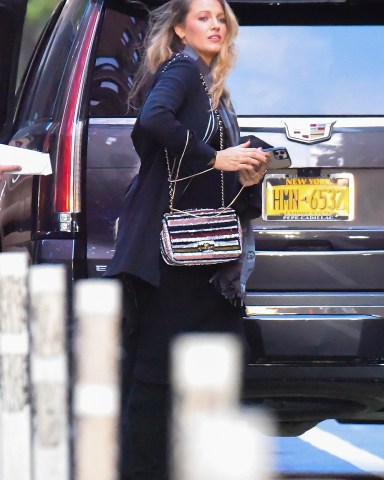 New York, NY  - *EXCLUSIVE*  - Pregnant actress Blake Lively is spotted out and about in Manhattan. Blake is expecting her fourth child with husband Ryan Reynolds.Pictured: Blake LivelyBACKGRID USA 5 NOVEMBER 2022 USA: +1 310 798 9111 / usasales@backgrid.comUK: +44 208 344 2007 / uksales@backgrid.com*UK Clients - Pictures Containing ChildrenPlease Pixelate Face Prior To Publication*