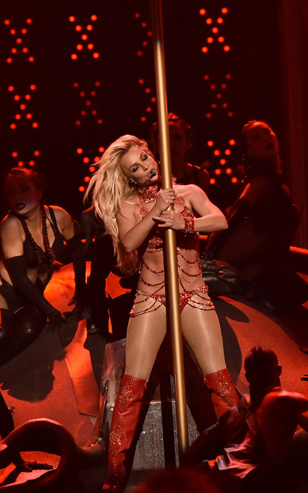 britney-spears-billboard-music-awards-performance-6