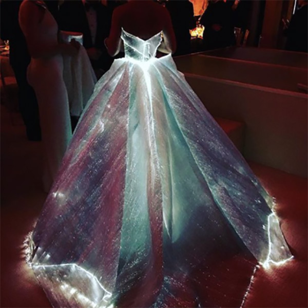 claire-danes-met-gala-ball-2016-dress-light-up-2