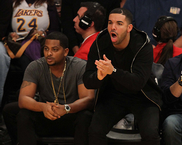 Pics Drake At Basketball Games Photos Of Drizzy S Love For The Game Hollywood Life