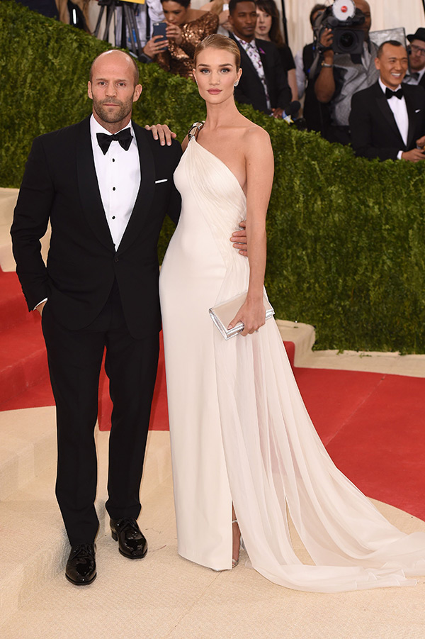 rosie-huntington-whiteley-&-jason-statham-met-gala-2016-ball