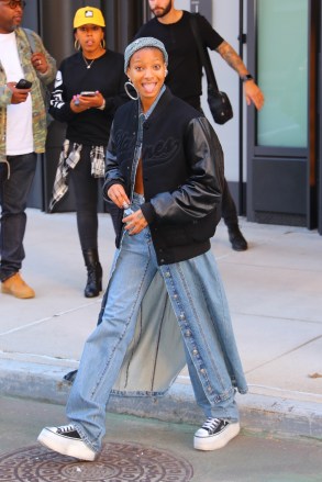New York, NY  - *EXCLUSIVE*  - Willow Smith gets quirky while leaving the Roc Nation office this afternoon. She was with her boyfriend De'Wayne as they arrived at NBC in matching head-to-toe denim outfits.Pictured: Willow SmithBACKGRID USA 7 OCTOBER 2022 BYLINE MUST READ: BlayzenPhotos / BACKGRIDUSA: +1 310 798 9111 / usasales@backgrid.comUK: +44 208 344 2007 / uksales@backgrid.com*UK Clients - Pictures Containing ChildrenPlease Pixelate Face Prior To Publication*