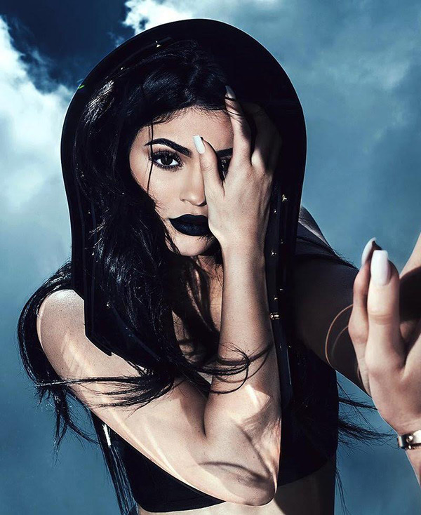 [pics] Kylie Jenner S Dead Of Knight Shoot — See New Pics Of Her