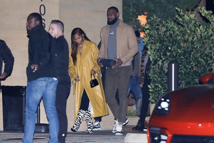 Malibu, CA  - *EXCLUSIVE*  - NBA superstar LeBron James and wife Savannah James are seen stepping out with friends for dinner at Nobu in Malibu.Pictured: LeBron James, Savannah JamesBACKGRID USA 31 JANUARY 2022 BYLINE MUST READ: BACKGRIDUSA: +1 310 798 9111 / usasales@backgrid.comUK: +44 208 344 2007 / uksales@backgrid.com*UK Clients - Pictures Containing ChildrenPlease Pixelate Face Prior To Publication*