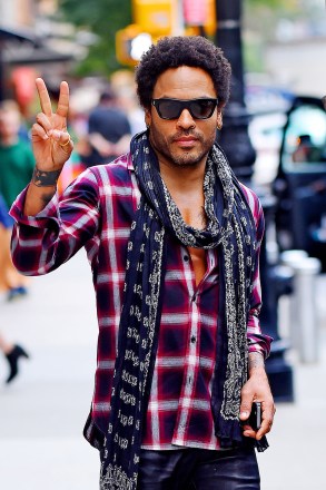 Lenny Kravitz gives a peace sign to the photographers as he steps out in Tribeca, NYCPictured: Lenny KravitzRef: SPL846237 180914 NON-EXCLUSIVEPicture by: SplashNews.comSplash News and PicturesUSA: +1 310-525-5808London: +44 (0)20 8126 1009Berlin: +49 175 3764 166photodesk@splashnews.comWorld Rights
