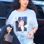 _rihanna-throws-her-support-behind-hillary-clinton-debate-with-donald-trump-ftr