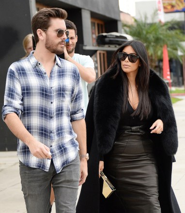 Scott Disick ve Kim Kardashian West Kim Kardashian ve Khloe Kardashian dışarıda dolaşıyorlar, Los Angeles, Amerika - 30 Ocak 2015 Kim Kardashian ve kız kardeşi Khloe Kardashian, Los Angeles'ta çekim yaparken öldürmek için giyindiler