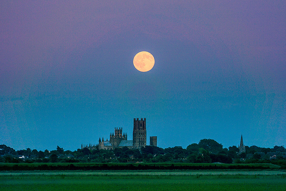 Strawberry moon over Ely, Cambridgeshire, UK - 20 Jun 2016