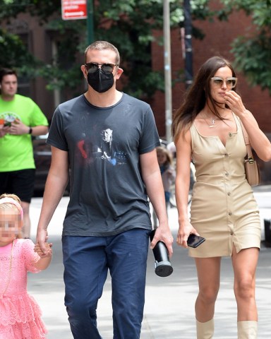 **USE CHILD PIXELATED IMAGES IF YOUR TERRITORY REQUIRES IT**Bradley Cooper and his Ex Irina Shayk are seen taking a walk with their daughter Lea in New York CityPictured: Lea Shayk-Cooper,Bradley Cooper,Irina ShaykRef: SPL5230315 020621 NON-EXCLUSIVEPicture by: Elder Ordonez / SplashNews.comSplash News and PicturesUSA: +1 310-525-5808London: +44 (0)20 8126 1009Berlin: +49 175 3764 166photodesk@splashnews.comWorld Rights, No Poland Rights, No Portugal Rights, No Russia Rights