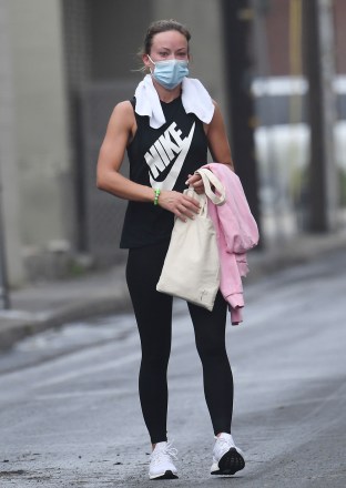 EXCLUSIVE: Olivia Wilde shows off her fit body after working out at the gym in Los Angeles on Tuesday. 07 Dec 2021 Pictured: Olivia Wilde shows off her fit body after working out at the gym in L.A. Photo credit: REEL / MEGA TheMegaAgency.com +1 888 505 6342 (Mega Agency TagID: MEGA811907_015.jpg) [Photo via Mega Agency]