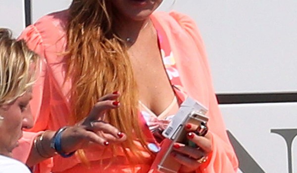 Lindsay Lohan Wears A Bikini & Smokes