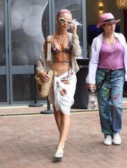 Cannes, FRANCE  - Iris Law and her mother Sadie Frost Seen Arriving At Her Hotel During Cannes Film Festival.

Pictured: Iris Law and Sadie Frost

BACKGRID USA 22 MAY 2022 

USA: +1 310 798 9111 / usasales@backgrid.com

UK: +44 208 344 2007 / uksales@backgrid.com

*UK Clients - Pictures Containing Children
Please Pixelate Face Prior To Publication*