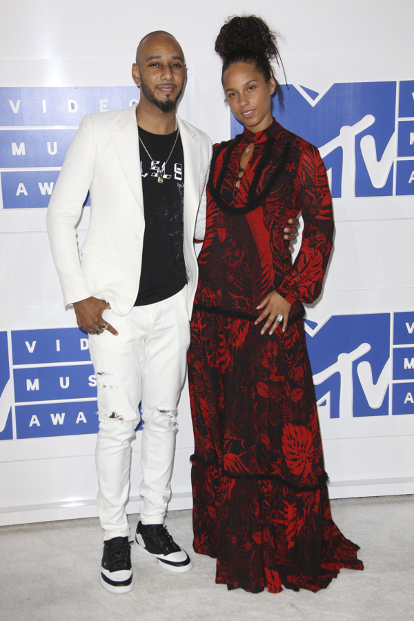 Celebrities At The MTV VMAs — Cutest Couples At The Video Music Awards ...