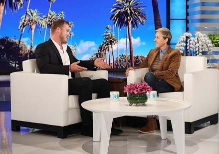 Dalam foto yang dirilis oleh Warner Bros., pembawa acara talk show Ellen DeGeneres terlihat saat merekam "Pertunjukan Ellen DeGeneres" di lot Warner Bros. di Burbank, California (Foto oleh Michael Rozman/Warner Bros.)